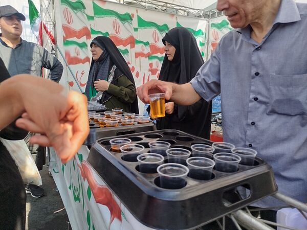 راهپیمایی 10 کیلومتری تهران به مناسبت عید غدیر و مقاومت در برابر تهدیدات دشمن