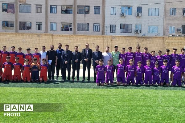 از ایستگاه سلامت تا پیاده‌روی کنار فوتبالیست‌ها
