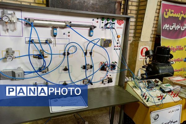 نمایشگاه دستاوردهای دانش‌آموزان هنرستان فنی حرفه‌ای‌ رباط‌کریم