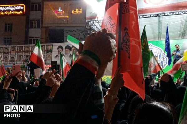 تجلیل از خبرنگاران پانا در صحنه ی جهاد تبیین
