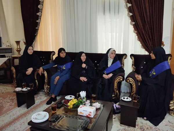دیدار اعضای انجمن اسلامی هنرستان بصیرت آشخانه با همسر جانباز رسایی پور