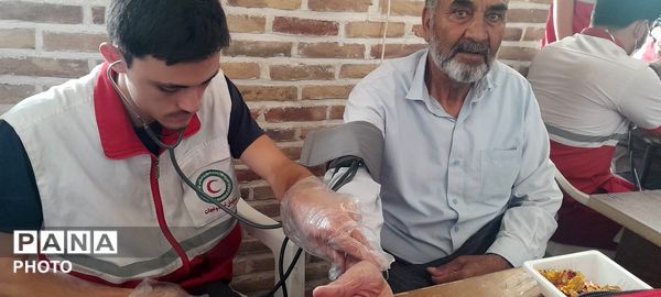 خدمت رسانی ادارات و سازمان های شهرستان نیشابور در میزخدمت نماز جمعه 