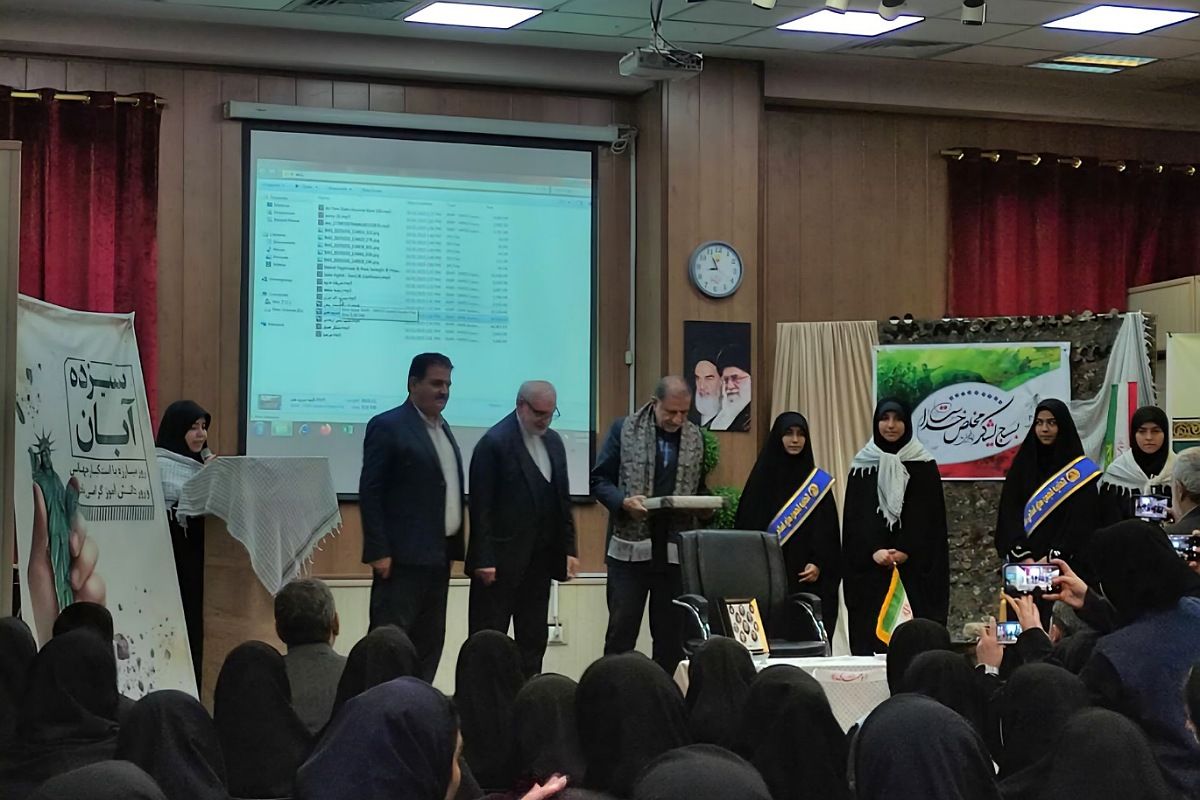 گرامیداشت هفته بسیج در دبیرستان قلم چی ناحیه دو شهرری 