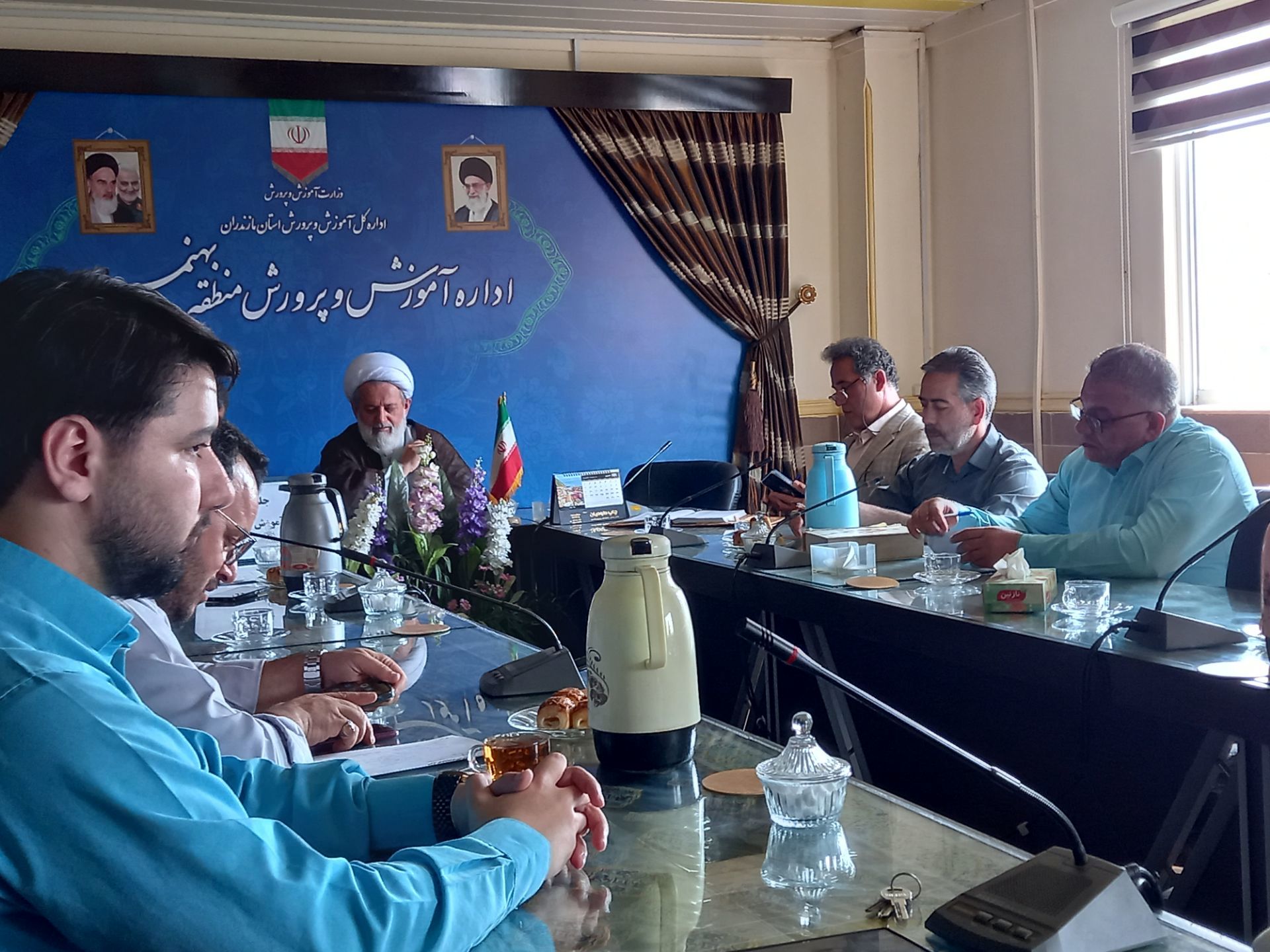 جلسه شورای اداری آموزش و پرورش منطقه بهنمیر 