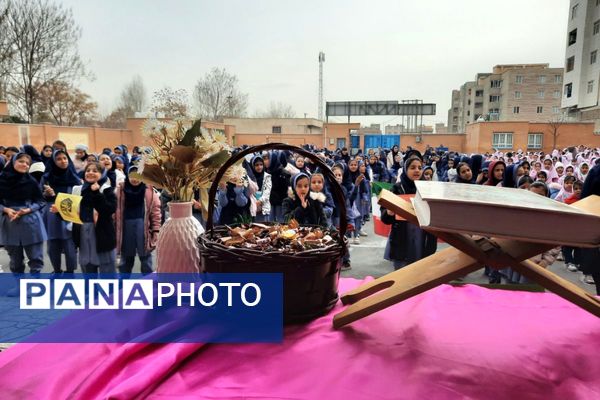  جشن نیمه شعبان در مدرسه مهرآیین ناحیه دو بهارستان