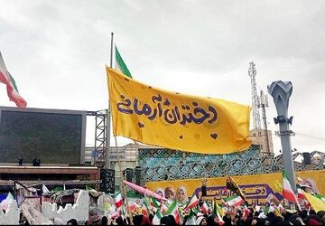 دختران آرمانی، اجتماع شیردختران تهرانی