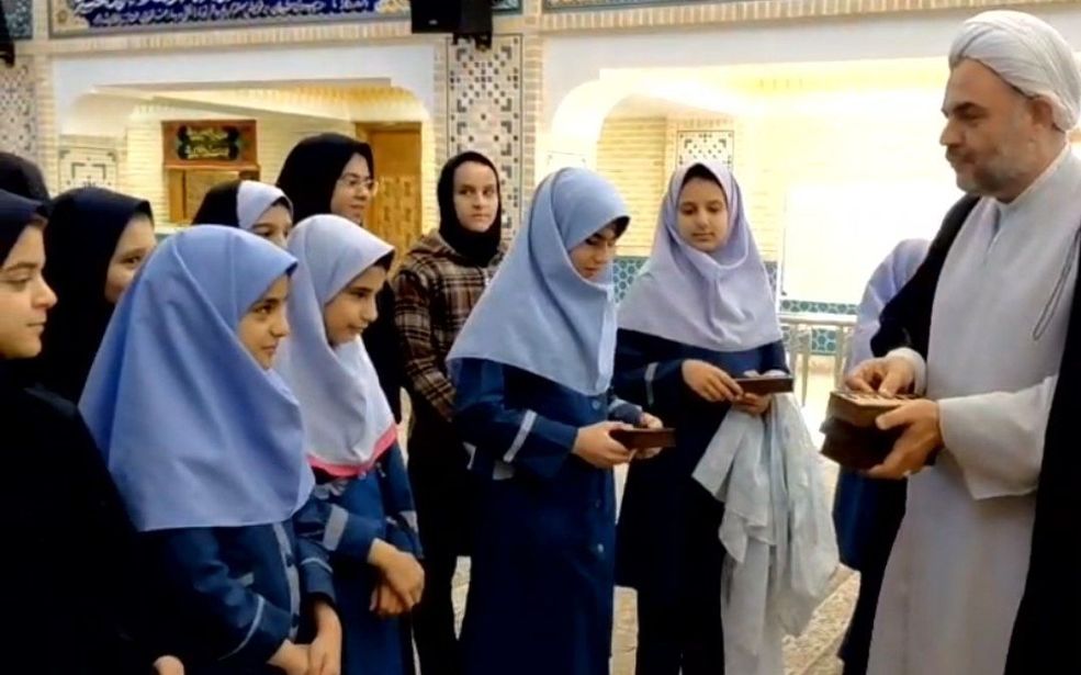 حضور دانش آموزان در مسجد محله در قالب طرح «مهر و محراب» 
