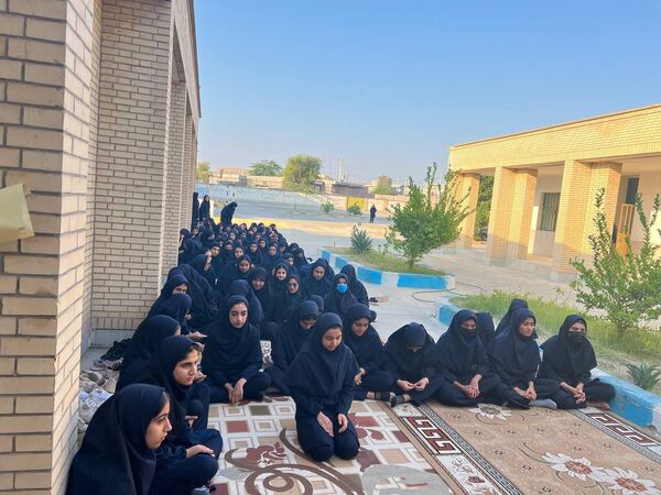 آغاز روز دانش‌آموزان رودخانه با قرائت زیارت عاشورا