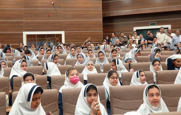 اجتماع 700 نفری پدران و دختران دانش آموز مدرسه علامه طباطبایی منطقه پردیس به مناسبت روز دختر