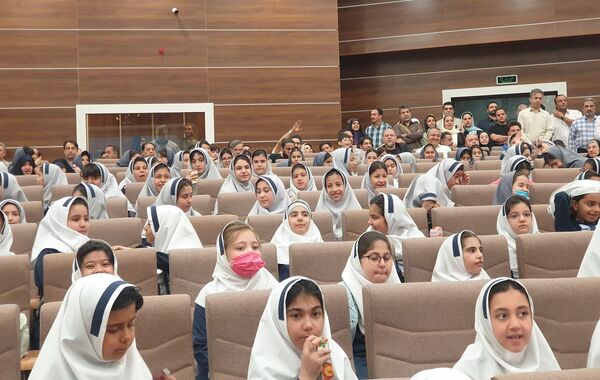 اجتماع 700 نفری پدران و دختران دانش آموز مدرسه علامه طباطبایی منطقه پردیس به مناسبت روز دختر
