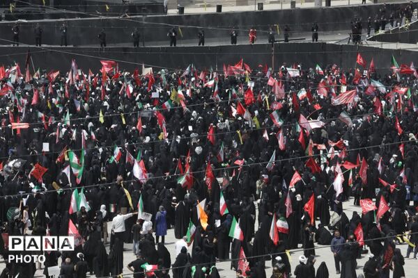 وداع با پیکر مطهر امام شهید در مصلای تهران