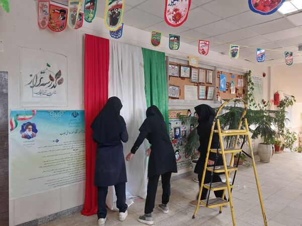 آماده‌سازی مدرسه حجاب باخرز برای دهه فجر و زنگ انقلاب