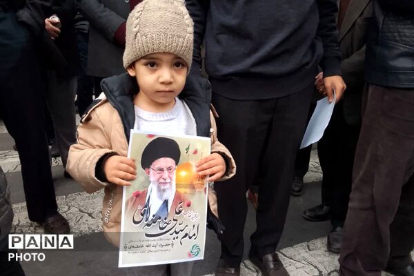 بیعت با سومین امام انقلاب در رودهن 