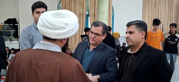 دیدار معاون سیاسی و اجتماعی فرمانداری  کاشمر با معتکفین دانش آموز مسجد جامع