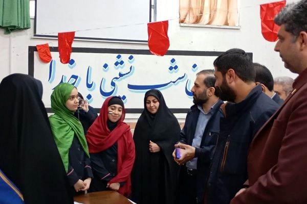افتتاح نمایشگاه مدرسه انقلاب، کاری مشترک از دبیرستان ولیعصر (عج) و دبیرستان مهدیه ناحیه یک ری