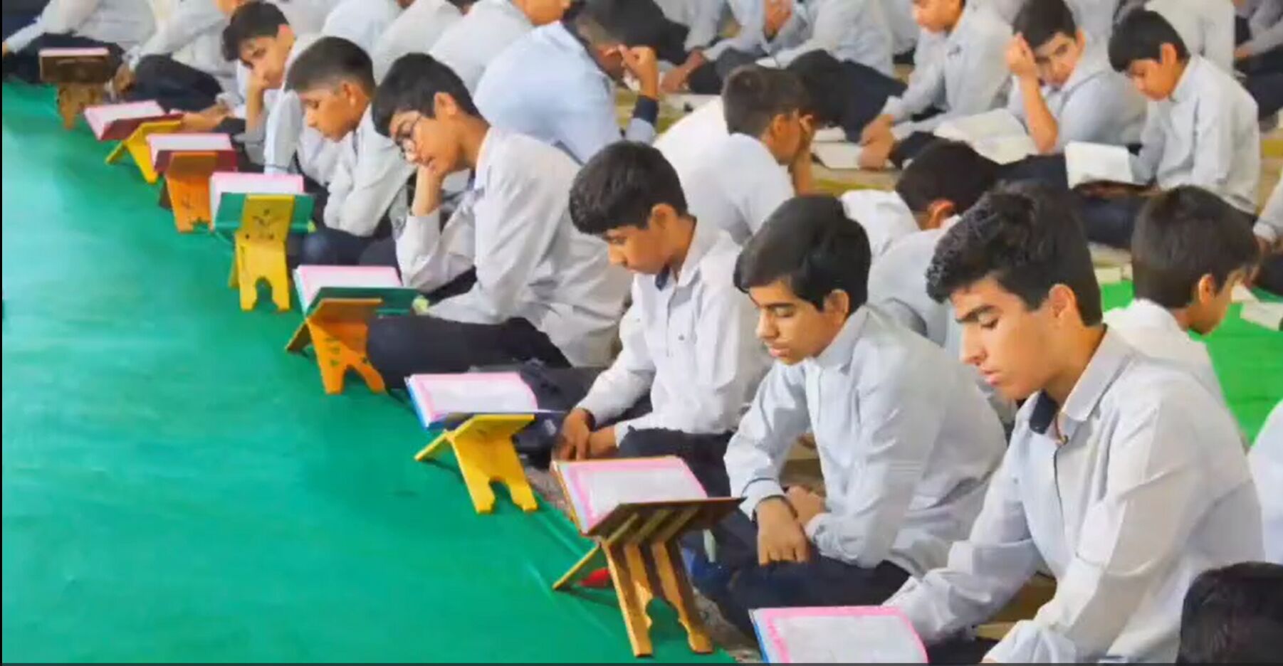 اجتماع 1000نفری محفل قرآن‌کریم در شهرستان کهنوج/فیلم