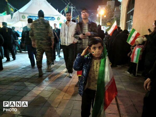 بلوار فضل، صحنه عشق و ارادت ملت به رهبر در شبی دیگر
