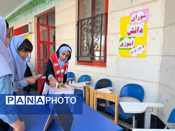 انتخابات شورای دانش‌آموزی دردبستان ارمینه مصلی نژاد