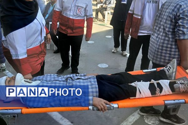 مراسم پدافند غیرعامل در دبیرستان بشارت بهارستان‌دو 