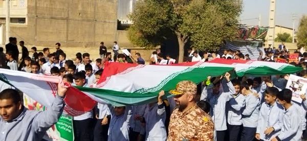 حضور نسل فهمیده ها در راهپیمایی 13 آبان 