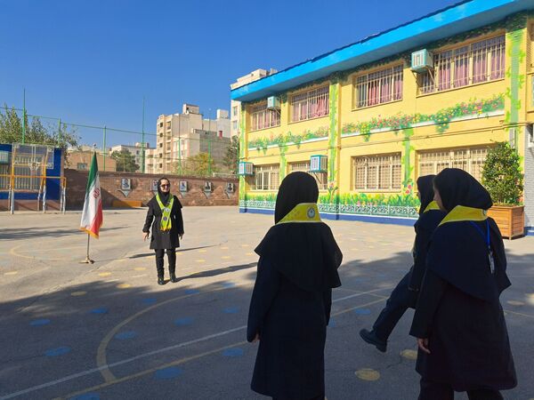 آموزش دوره پیشتازان در دبیرستان دخترانه علی افشار‌نژاد