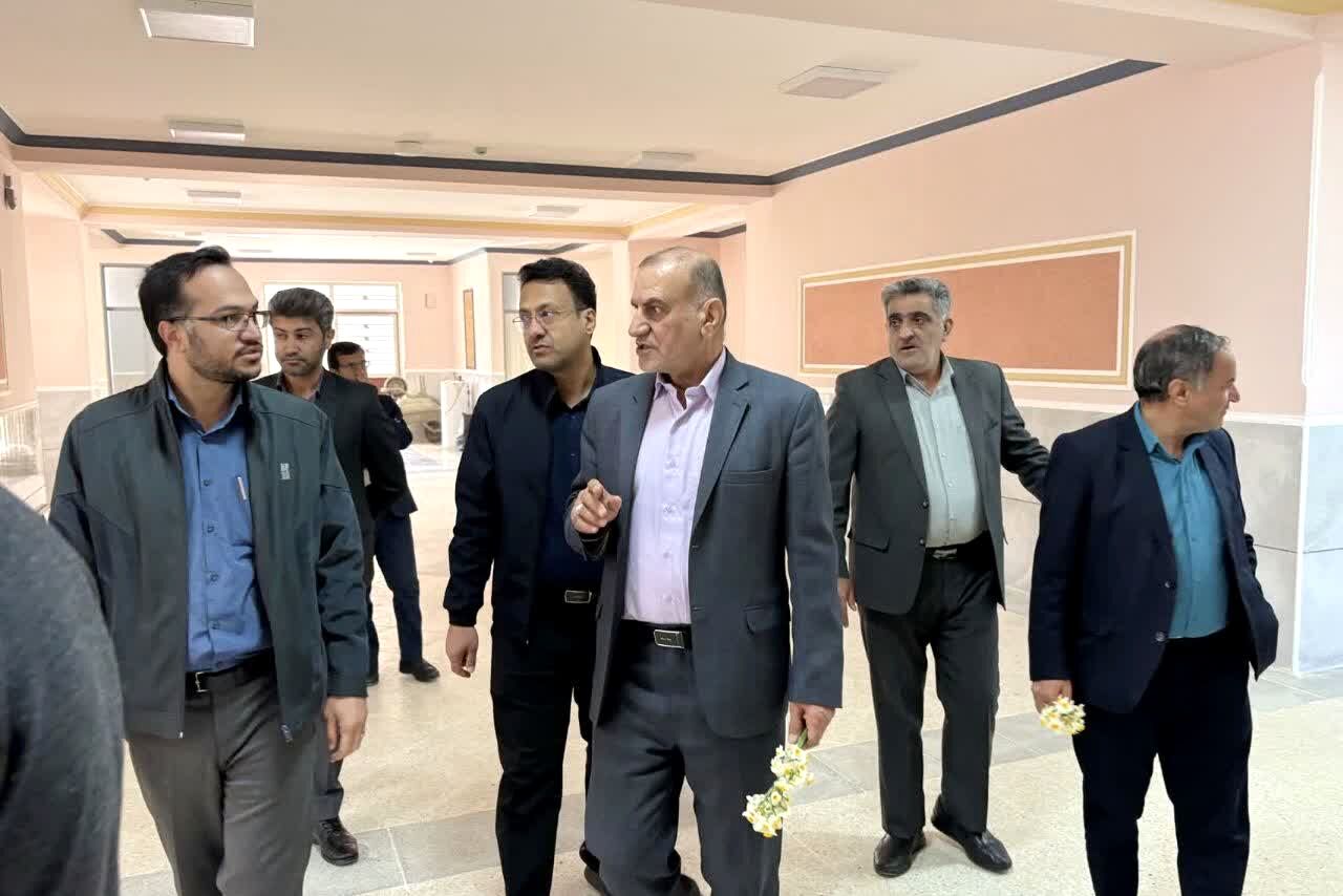 بازدید مشاور وزیر آموزش‌وپرورش از پروژه‌های درحال ساخت شهرستان زرقان