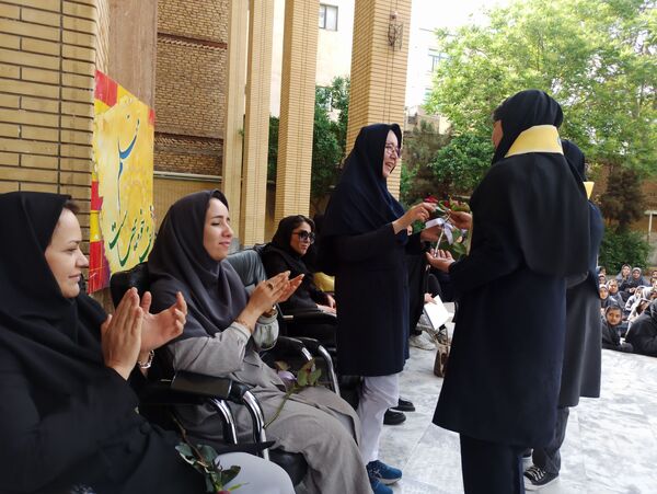 تجلیل از معلم و دختر ایرانی در بهار کرامت 