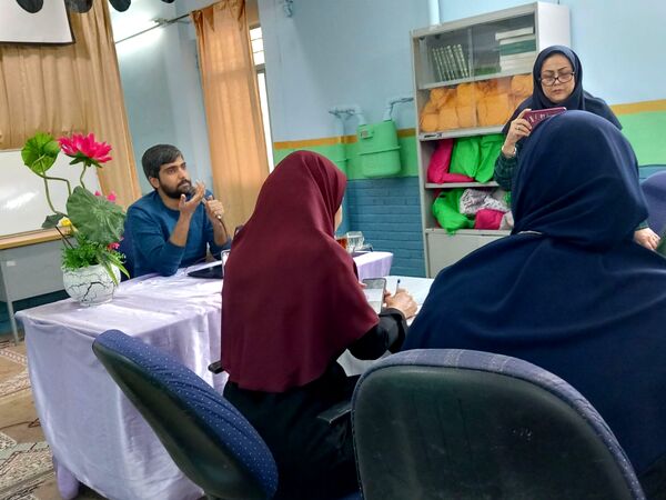 جلسه شورای دبیران در دبیرستان دخترانه فضه 