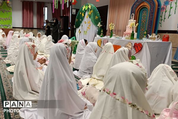 جشن روزه اولی‌ها در دبستان الهام حاجیان ناحیه دو شهرری 