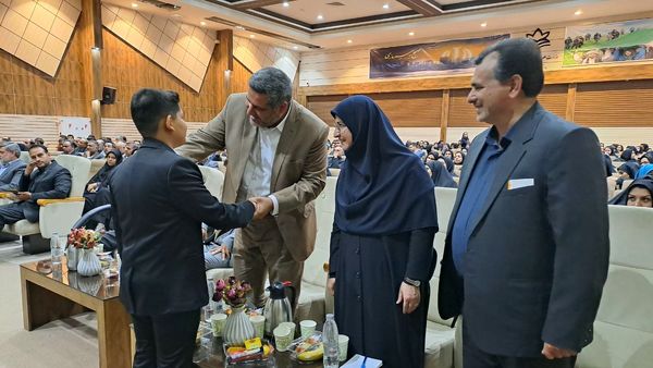 آشنایی معلمان تربت‌حیدریه با مبانی هوش مصنوعی