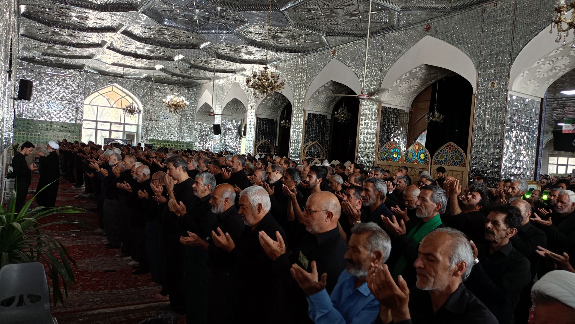 اقامه نماز ظهر عاشورا در کاشمر