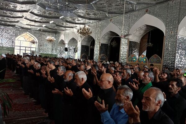 اقامه نماز ظهر عاشورا در کاشمر