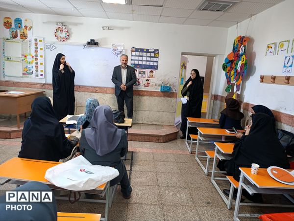 برپایی نمایشگاه دست سازه‌های قرآنی «طرح اتقان» در دبستان ابن سینا  ناحیه 3 کرج 