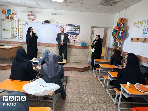 برپایی نمایشگاه دست سازه‌های قرآنی «طرح اتقان» در دبستان ابن سینا  ناحیه 3 کرج 