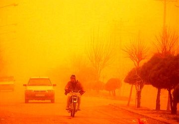 یک تصویر از ورود گسترده گرد و خاک به نیمه غربی کشور