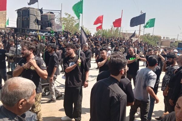 مراسم عزاداری و زنجیر زنی در روز عاشورای حسینی روستای فدیشه
