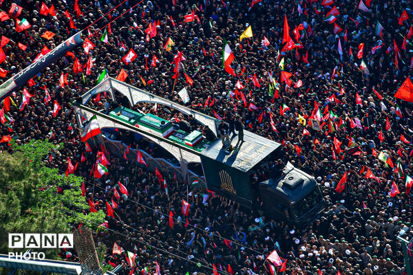 تشییع پیکر رهبر شهید انقلاب در مشهد مقدس-۱
