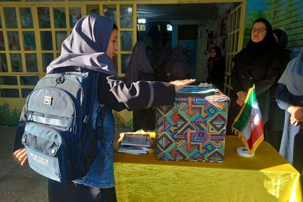  جشن عاطفه ها در دبیرستان های هدی و مشکات
