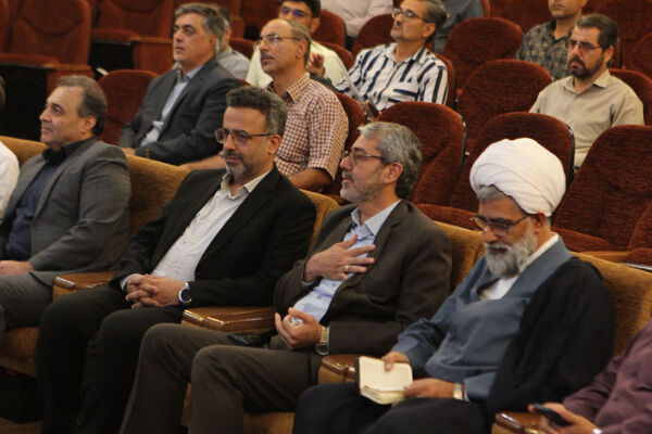هم‌افزایی دانشگاه آزاد و آموزش و پرورش برای ارتقای آموزش متوسطه در کاشان