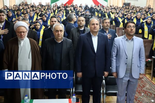 زنگ انقلاب در مدرسه خدیجه کبری ناحیه یک تبریز با حضور استاندار 