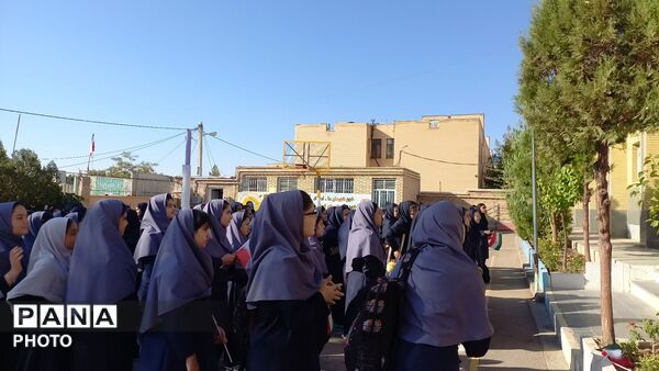 طنین زنگ مهر و مقاومت در دبیرستان دخترانه شهید حسن انصاری 
