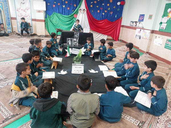 مراسم گرامیداشت شهدای خدمت در مدارس شهرستان فیروزکوه