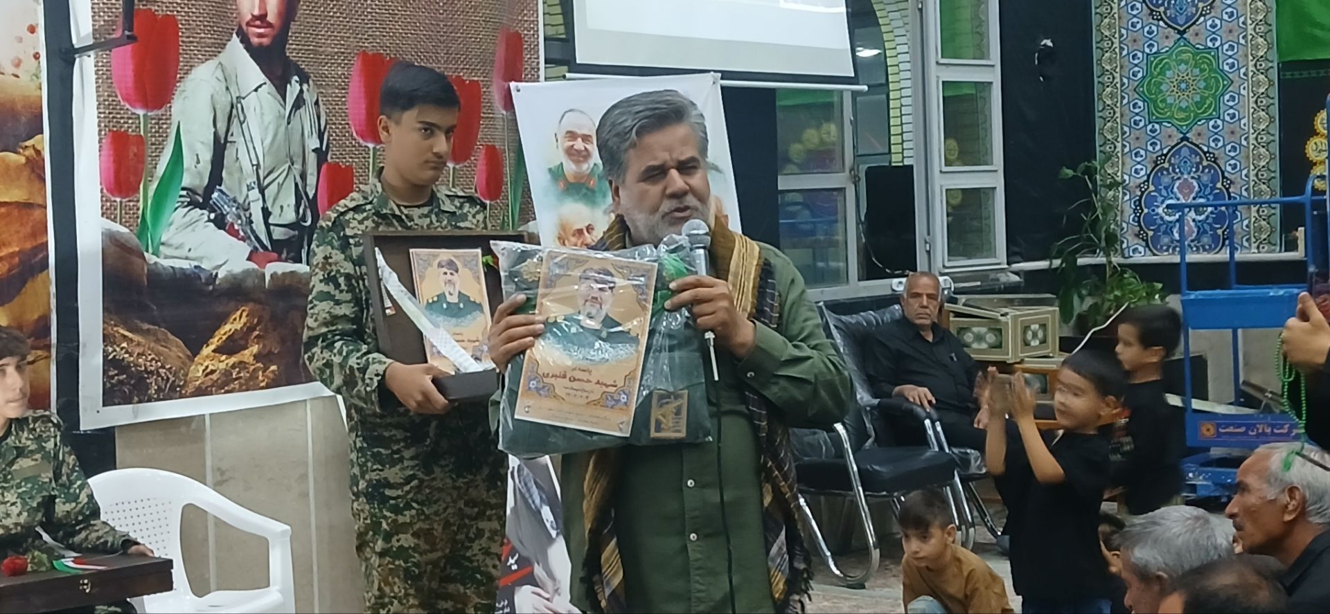 برگزاری یادواره شهدا در روستای بزنجرد 
