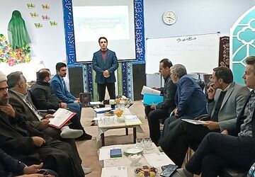 نشست مدیران دبیرستان‌های دوره اول با محور توانمندسازی و هدایت تحصیلی