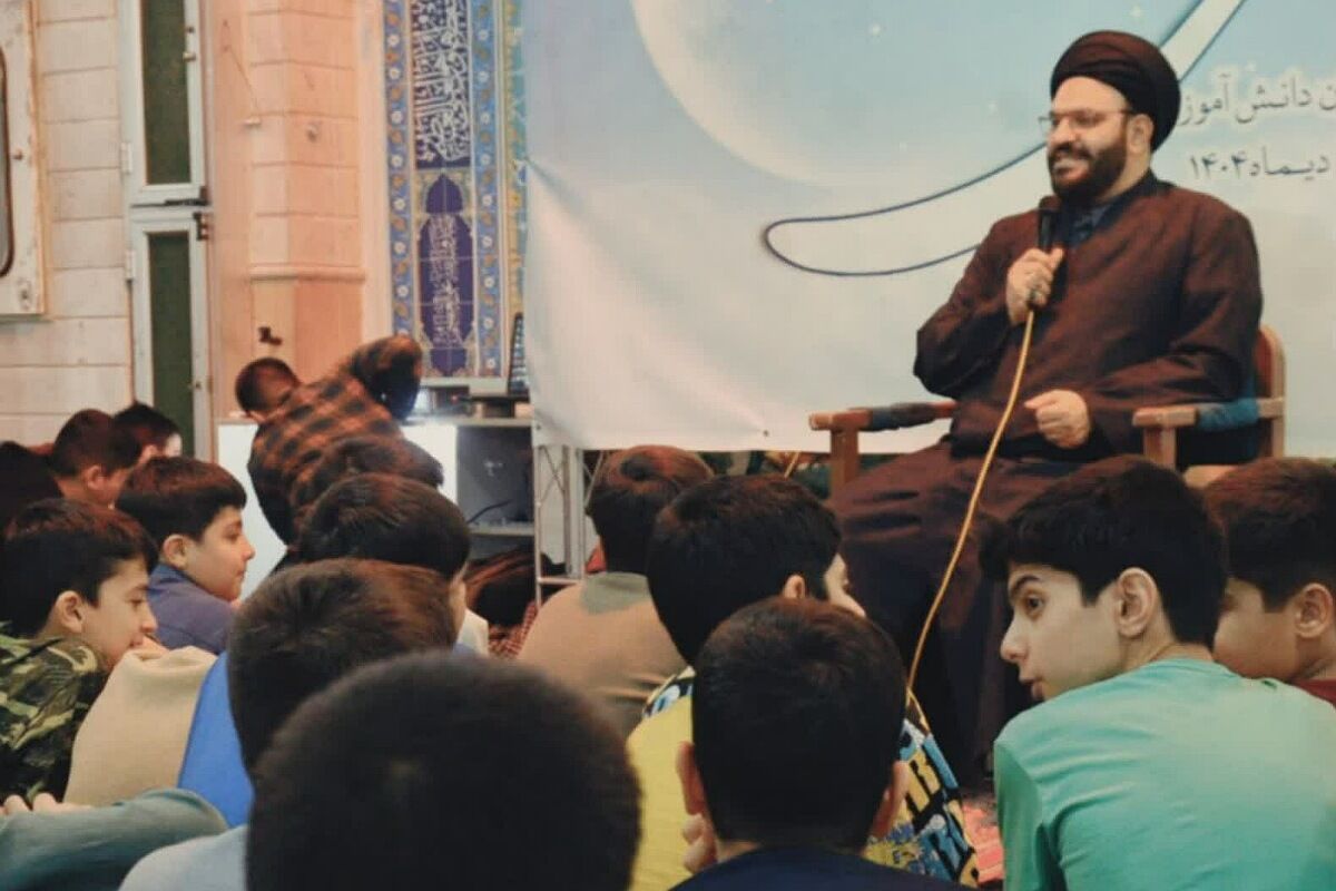 حضور دانش‌آموزان معتکف ناحیه دو شهرری در جلسات بصیرتی