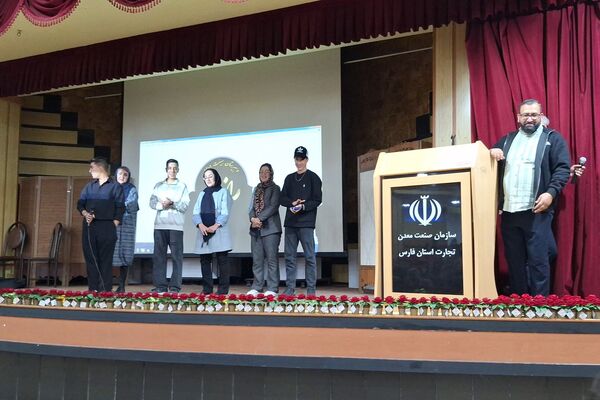 جشن میلاد بانوی دو عالم و گرامیداشت مقام مادر در دبیرستان رازی شیراز 
