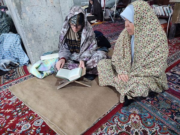 سه روز بندگی  در مسجد جامع نیشابور