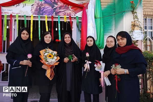 به صدا درآمدن زنگ سلامت در دبیرستان شاهد مرضیه جشن گرفتن حال خوب دانش آموزان 