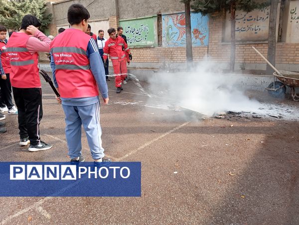 بیست و ششمین مانور سراسری زلزله در مدرسه امام جعفر صادق (ع) شهرستان پردیس