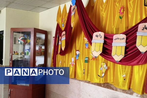 برگزاری جشن شکوفه ها در دبستان امام رضا ۱ شهر قیامدشت